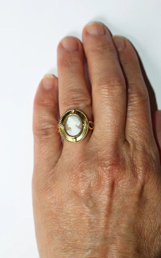 Bague 55 Bague ancienne camée coquille en or jaune 18 carats 58 Facettes 590