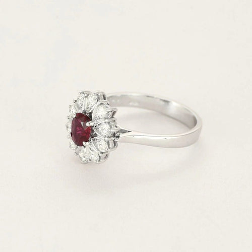 Bague 51.5 Bague marguerite en or gris 18k, rubis ovale et diamants 58 Facettes BA214