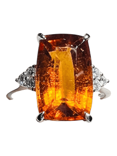 Bague 54 Bague en or blanc 18 carats, grenat spessartite 6,40 ct et 6 diamants 58 Facettes 7814 A