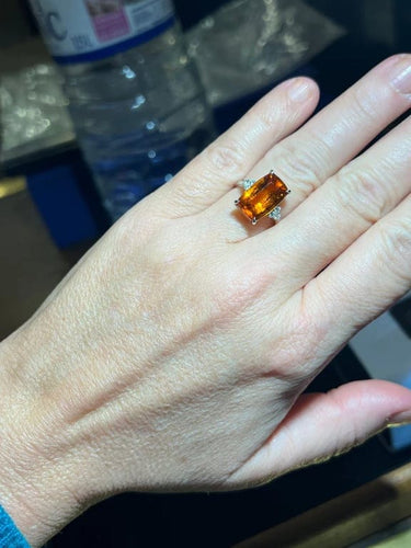 Bague 54 Bague en or blanc 18 carats, grenat spessartite 6,40 ct et 6 diamants 58 Facettes 7814 A