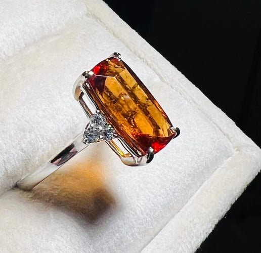 Bague 54 Bague en or blanc 18 carats, grenat spessartite 6,40 ct et 6 diamants 58 Facettes 7814 A