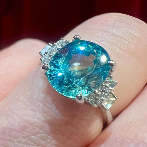 Bague 53 Bague en or blanc 18 carats avec zircon bleu et diamants 58 Facettes 7850 A