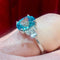 Bague 53 Bague en or blanc 18 carats avec zircon bleu et diamants 58 Facettes 7850 A