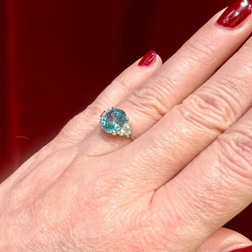 Bague 53 Bague en or blanc 18 carats avec zircon bleu et diamants 58 Facettes 7850 A