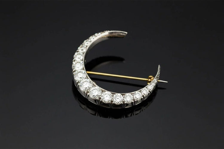 Broche Broche « Tranche de lune » en or, argent et diamants 58 Facettes