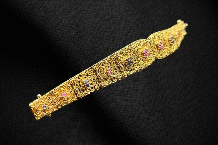Bracelet Broderie féerique - Bracelet en or, saphirs et rubis 58 Facettes
