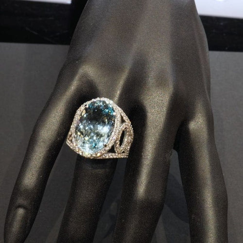 Bague 54 Bague en or blanc 18 carats avec aigue-marine et diamants 58 Facettes 4802