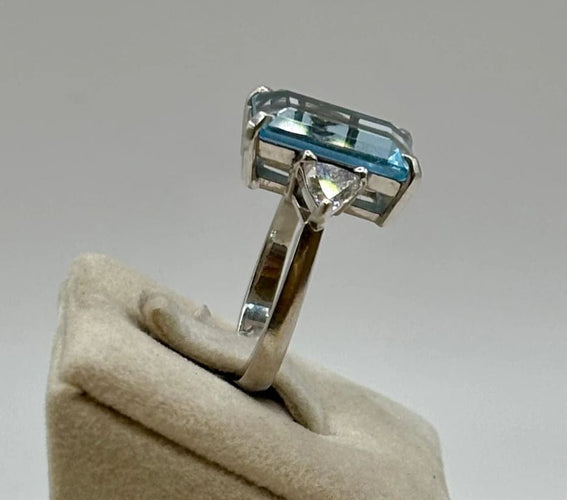 Bague 52 Bague aigue-marine et diamants en or blanc 18 carats 58 Facettes