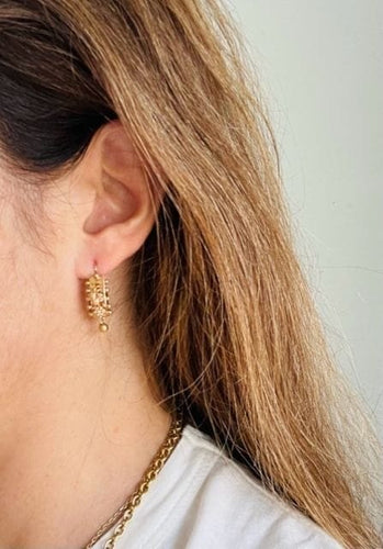 Boucles d'oreilles Boucles d’oreilles pendantes « briquet » XIXe en or jaune 18 carats et demi-perles 58 Facettes