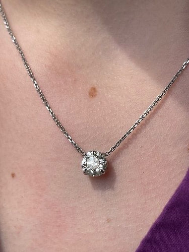 Collier Collier solitaire en or gris et diamant taille ancienne 1,90 carat 58 Facettes