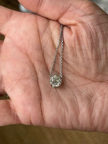Collier Collier solitaire en or gris et diamant taille ancienne 1,90 carat 58 Facettes