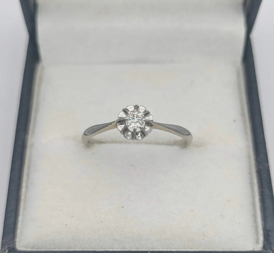 Bague 53 Bague solitaire vintage en or gris 18K avec diamant 58 Facettes