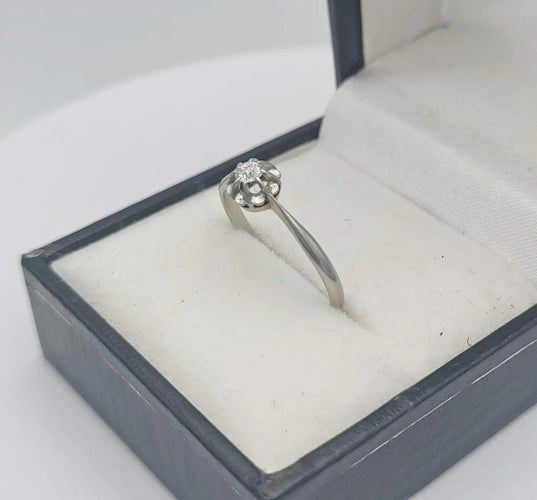 Bague 53 Bague solitaire vintage en or gris 18K avec diamant 58 Facettes