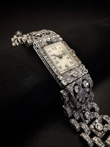 Montre Montre Art déco rectangulaire en platine et or blanc sertie de diamants 58 Facettes