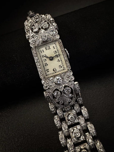 Montre Montre Art déco rectangulaire en platine et or blanc sertie de diamants 58 Facettes
