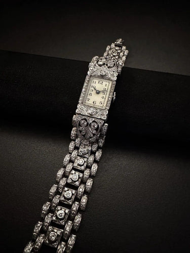 Montre Montre Art déco rectangulaire en platine et or blanc sertie de diamants 58 Facettes