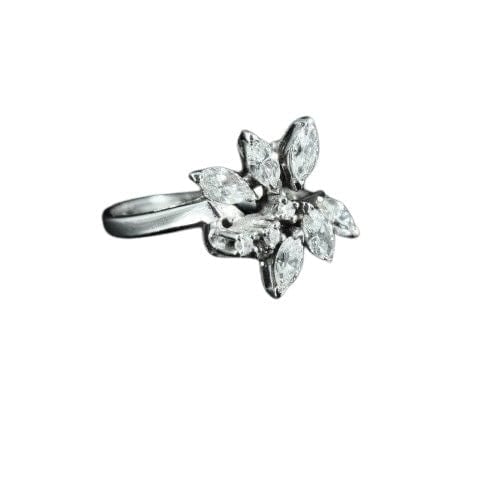 Bague 51 Bague fleur en or blanc et diamants 58 Facettes A1442