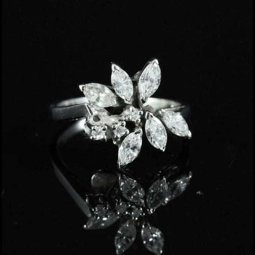 Bague 51 Bague fleur en or blanc et diamants 58 Facettes A1442