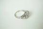 Bague 48 Bague marguerite en or blanc 18 k et diamants 58 Facettes SQ8512637