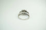 Bague 48 Bague marguerite en or blanc 18 k et diamants 58 Facettes SQ8512637