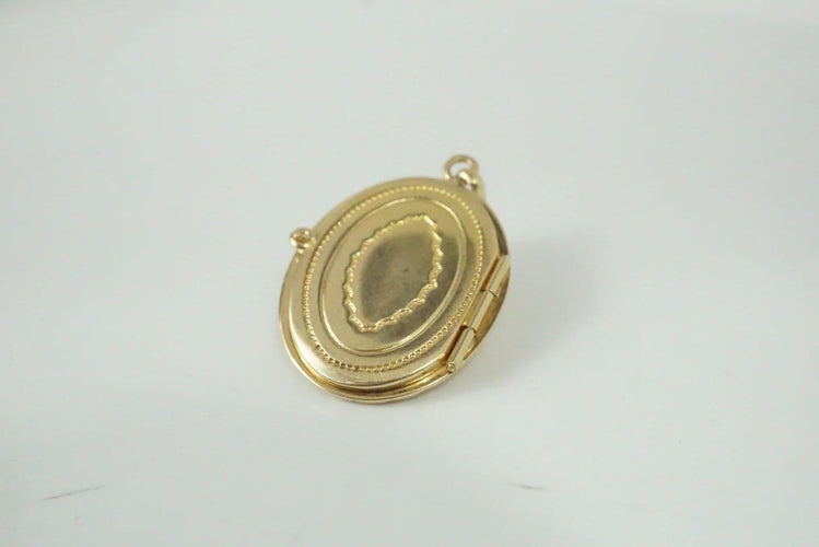 Pendentif Pendentif ovale en or jaune 18 carats, saphirs et perle 58 Facettes SQ5946394