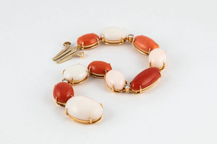 Bracelet Bracelet en or jaune aux coraux et diamants 58 Facettes 175328