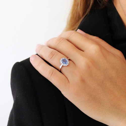 Bague 54 Bague en or 18 carats, saphir de Ceylan et diamants 58 Facettes