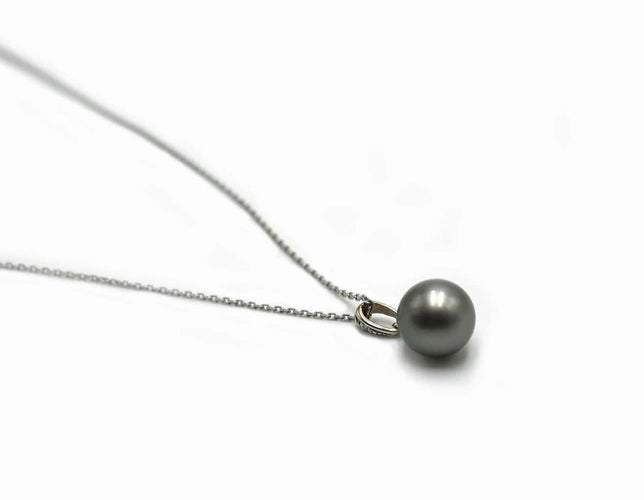 Collier Collier en or blanc 18 carats avec perle de Tahiti 58 Facettes