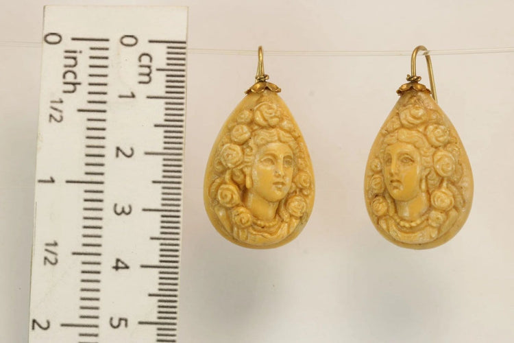 Boucles d'oreilles Boucles d'oreilles antiques en or 14 carats et camées de lave 58 Facettes 7438
