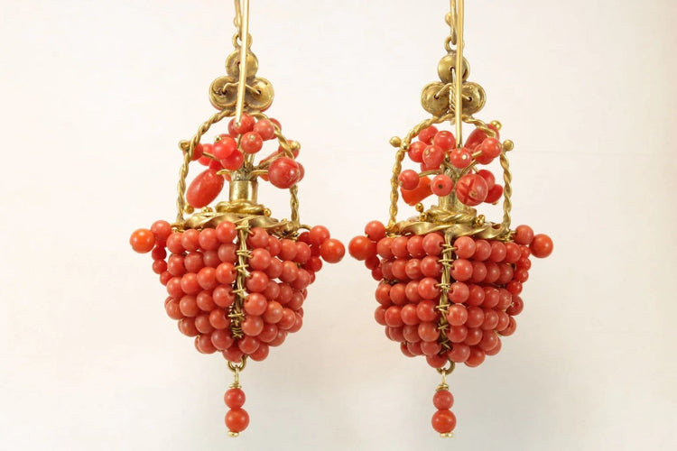 Boucles d'oreilles Boucles d'oreilles anciennes - Paniers en or jaune 14 carats et corail 58 Facettes 7714