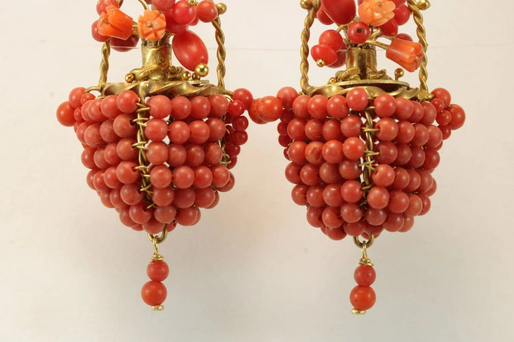 Boucles d'oreilles Boucles d'oreilles anciennes - Paniers en or jaune 14 carats et corail 58 Facettes 7714