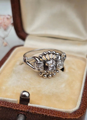 Bague 53 Bague vintage en or blanc 18 carats et diamants 58 Facettes 227