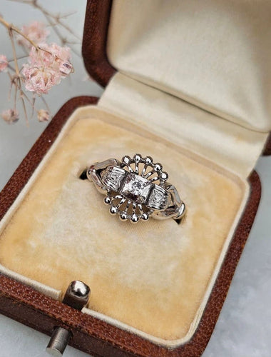 Bague 53 Bague vintage en or blanc 18 carats et diamants 58 Facettes 227