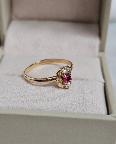 Bague 50.5 Bague en or jaune 18 carats, rubis et diamants 58 Facettes 712
