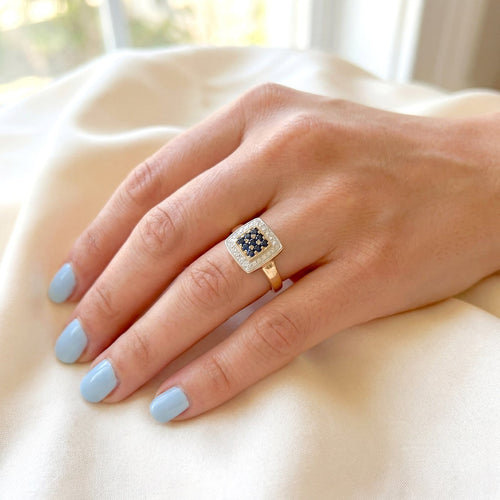 Bague 60.5 Bague carrée en or jaune et blanc 18 carats saphirs et diamants 58 Facettes 1763