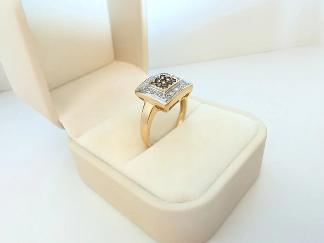 Bague 60.5 Bague carrée en or jaune et blanc 18 carats saphirs et diamants 58 Facettes 1763