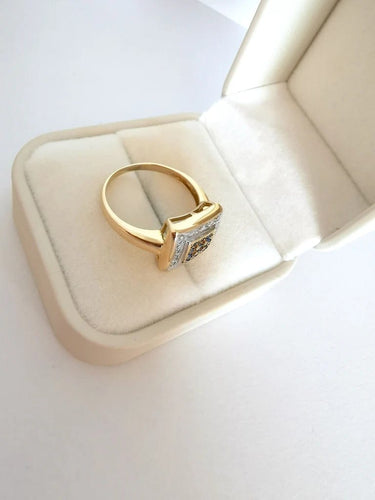 Bague 60.5 Bague carrée en or jaune et blanc 18 carats saphirs et diamants 58 Facettes 1763