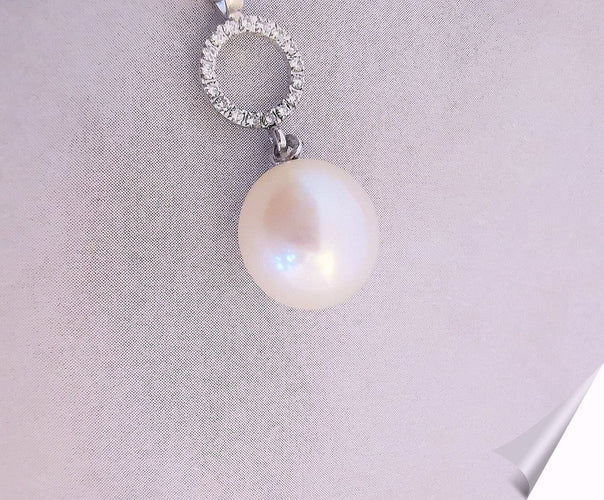Pendentif Pendentif perle de culture et diamants en or blanc 18 K 58 Facettes AB 1081