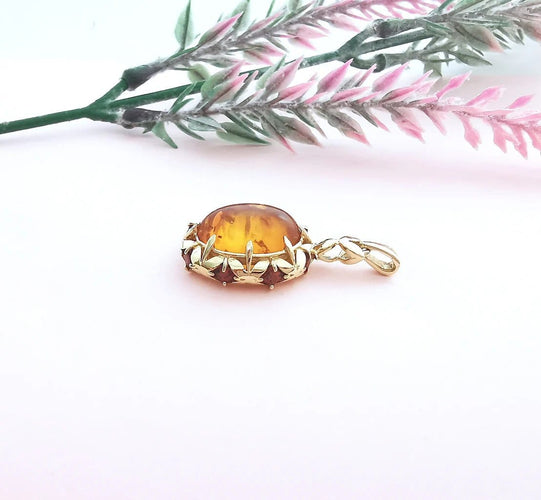 Pendentif MATY - Pendentif cabochon d’ambre en or jaune 18 K 58 Facettes AA 1620