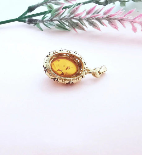 Pendentif MATY - Pendentif cabochon d’ambre en or jaune 18 K 58 Facettes AA 1620