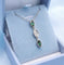 Collier Collier ras-du-cou - Pendentif en or blanc 18 carats, diamants et grenats verts 58 Facettes AA 1725