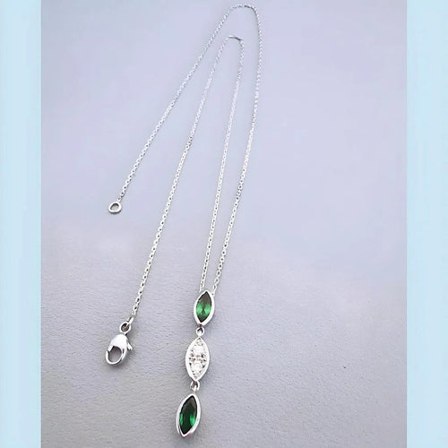 Collier Collier ras-du-cou - Pendentif en or blanc 18 carats, diamants et grenats verts 58 Facettes AA 1725
