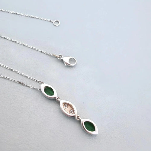 Collier Collier ras-du-cou - Pendentif en or blanc 18 carats, diamants et grenats verts 58 Facettes AA 1725