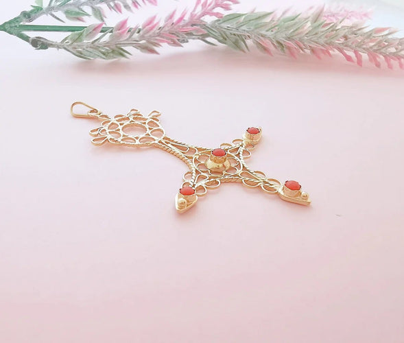 Pendentif Croix du Sud d'Agadez - Pendentif en or jaune 18 K et corail 58 Facettes AA 1634