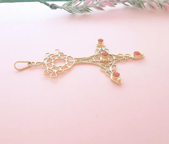 Pendentif Croix du Sud d'Agadez - Pendentif en or jaune 18 K et corail 58 Facettes AA 1634