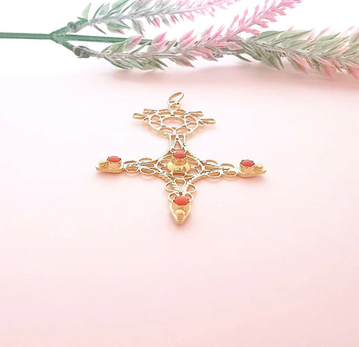 Pendentif Croix du Sud d'Agadez - Pendentif en or jaune 18 K et corail 58 Facettes AA 1634