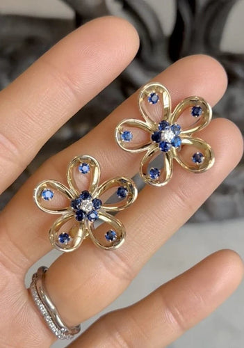 Boucles d'oreilles Boucles d’oreilles fleurs en or jaune 14 carats, saphirs et diamants 58 Facettes