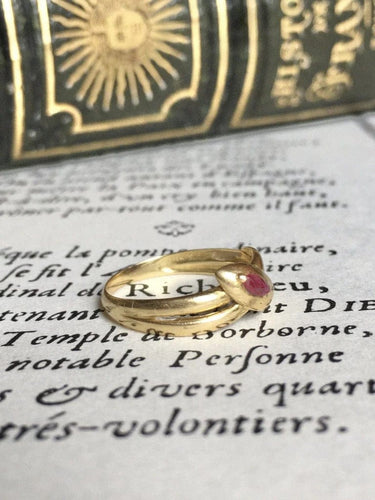 Bague 49 Bague serpent enroulé en or jaune 18k et rubis 58 Facettes