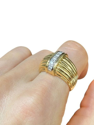 Bague 53.5 Bague godronnée en or jaune 18k sertie de diamants 58 Facettes
