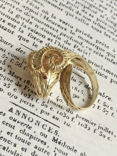 Bague 59 Bague tête de bélier en or jaune 18K et rubis 58 Facettes